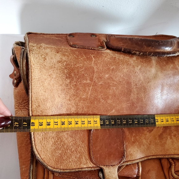 70's unisex distressed leather bag - Picture 8 of 8